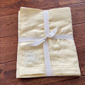 Williams Sonoma Linen Table Runner